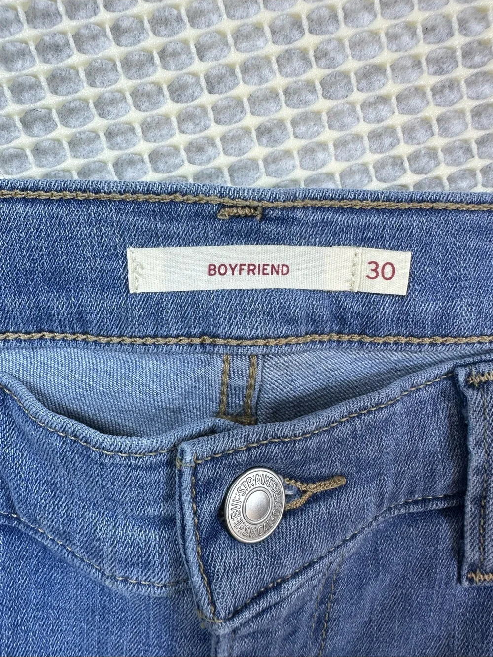 Levi’s Stellar Stretch Boyfriend Mid Rise Jean Size 30 NEW NWT